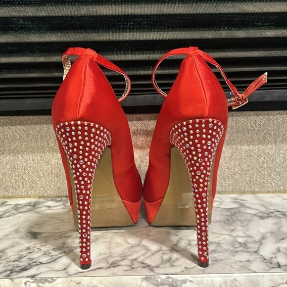 Liliana Zaria 4‎ Women Red Satin Platform Ankle Strap Rhinestone Pencil Heel NIB - Picture 4 of 11